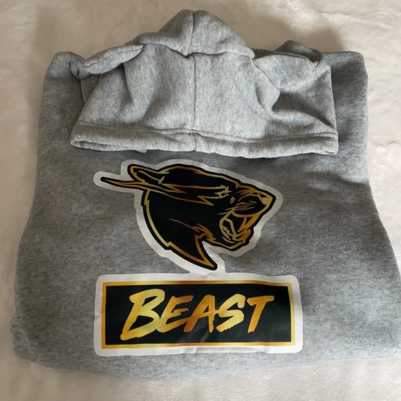 Mr. Beast Crop Hoodie! - Picture 8 of 9